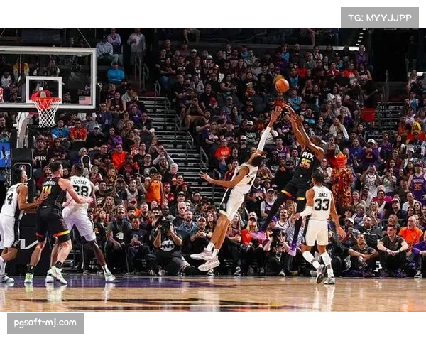 文班亚马封盖绝杀，马刺加时险胜独行侠保留附加赛希望